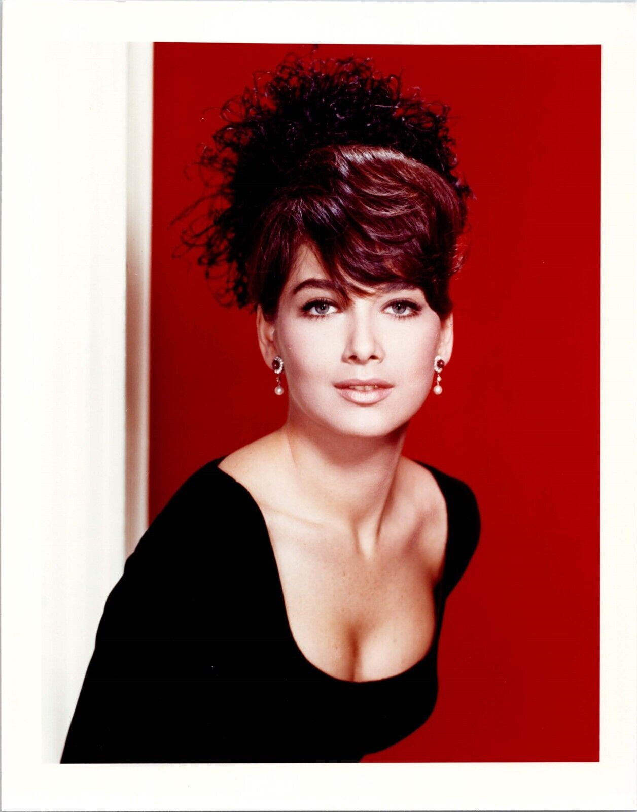 Suzanne Pleshette vintage 5x7 inch photo glamour pose showing cleavage