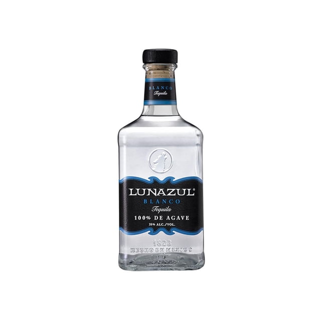 pack de 12 tequila lunazul blanco de 750 ml botella frontal clara, botella cuadrada de vidrio transparente con etiqueta negra y azul que muestra 'LUNAZUL BLANCO Tequila 100% de Agave 38% Alc./Vol.', tapa negra, vista centrada sobre fondo blanco. También suele usarse para shots y coctelería por su perfil sin añejar.
