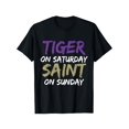 thumbnail image 3 of Camiseta versátil para hombre "Tigre el sábado, santo el domingo". Algodón suave y transpirable, ideal para todas las estaciones, ropa informal y deportiva, ideal como regalo de Halloween y Navidad., 3 of 8