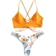 thumbnail image 1 of Bañador de bikini tipo bralette entrecruzado con cordones y estampado a escala para mujer oso de fresa vestir, 1 of 5