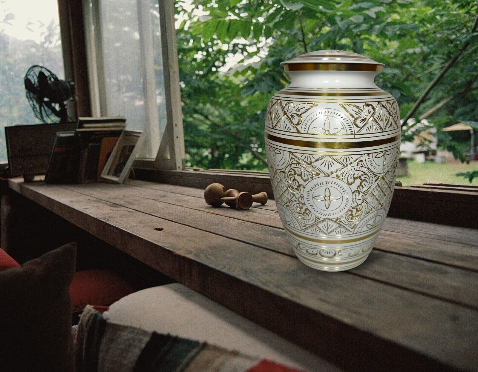 Engraved Cremation Urn White And Gold Funeral Burial Urn For Human And Pet Ashes Large size adult urn with velvet bag