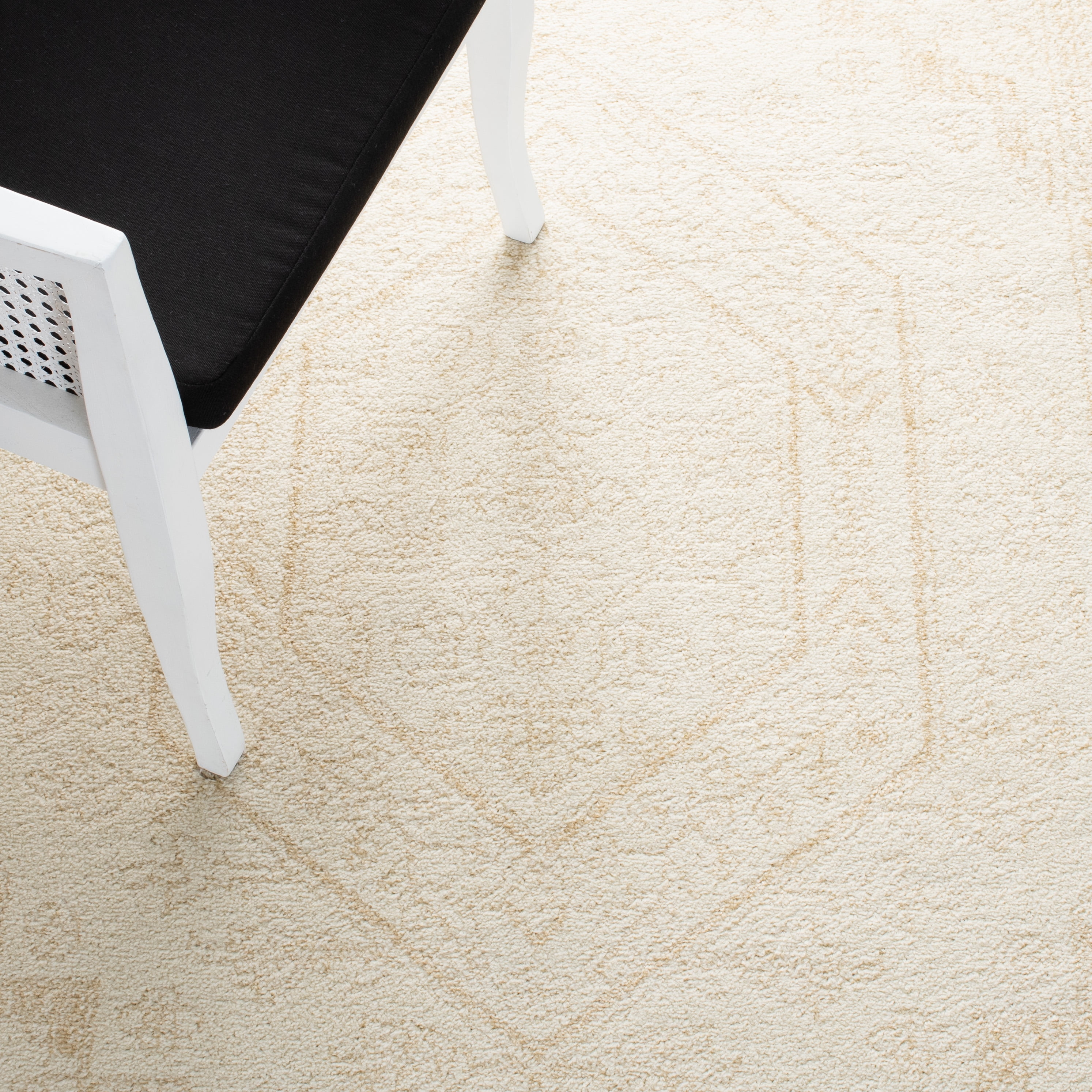 Safavieh Adirondack Xavier Oriental Area Rug, Ivory/Beige, 6' x 6' Round