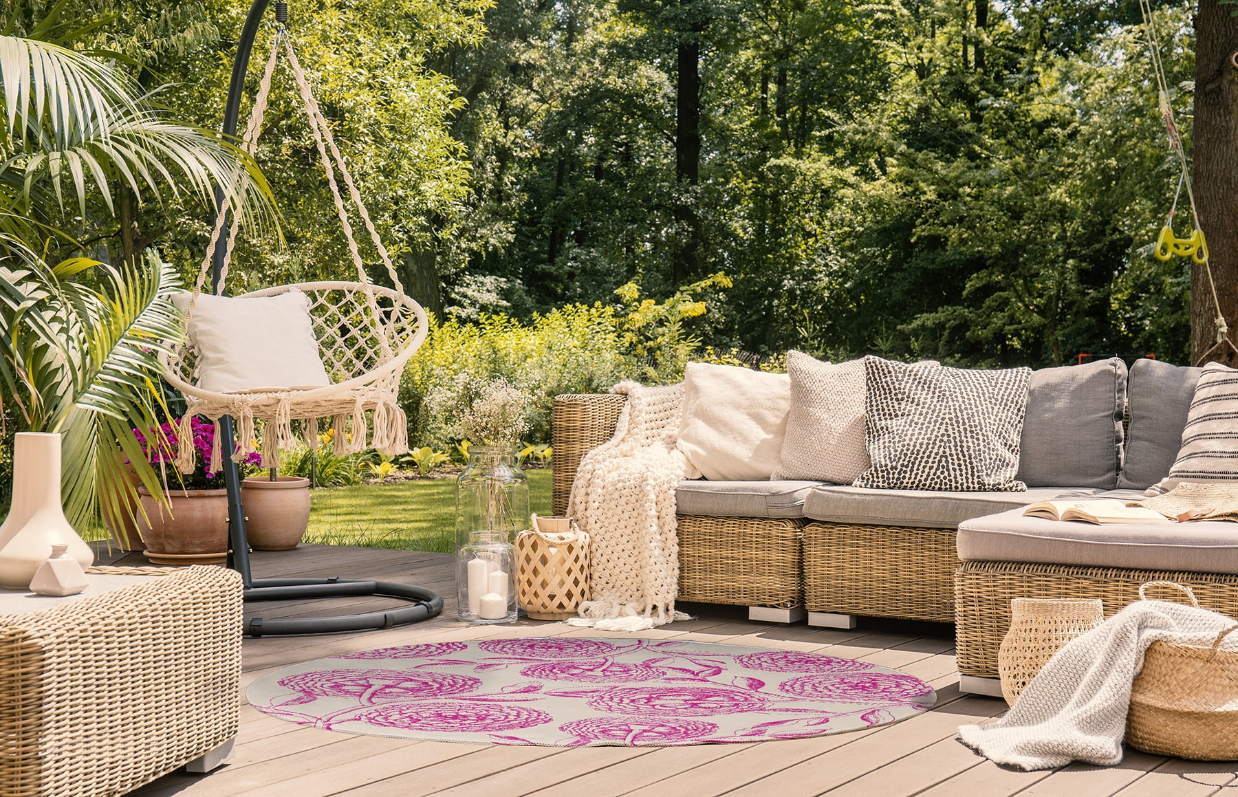 Simply Daisy 5' Round Orchid Antique Flowers Spring Chenille Indoor/Outdoor Rug