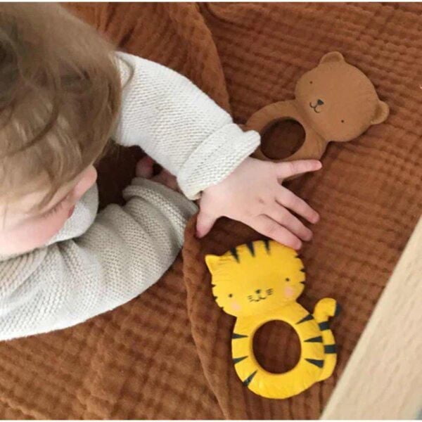 A Little Lovely Company - Jouet de Dentition - Jaune - Caoutchouc Naturel de l'Arbre Hévéa – Personnage de Tigre Amusant - Apaise et Conforte les Bébés Pendant la Dentition - Sûr et Amusant – 0+ mois