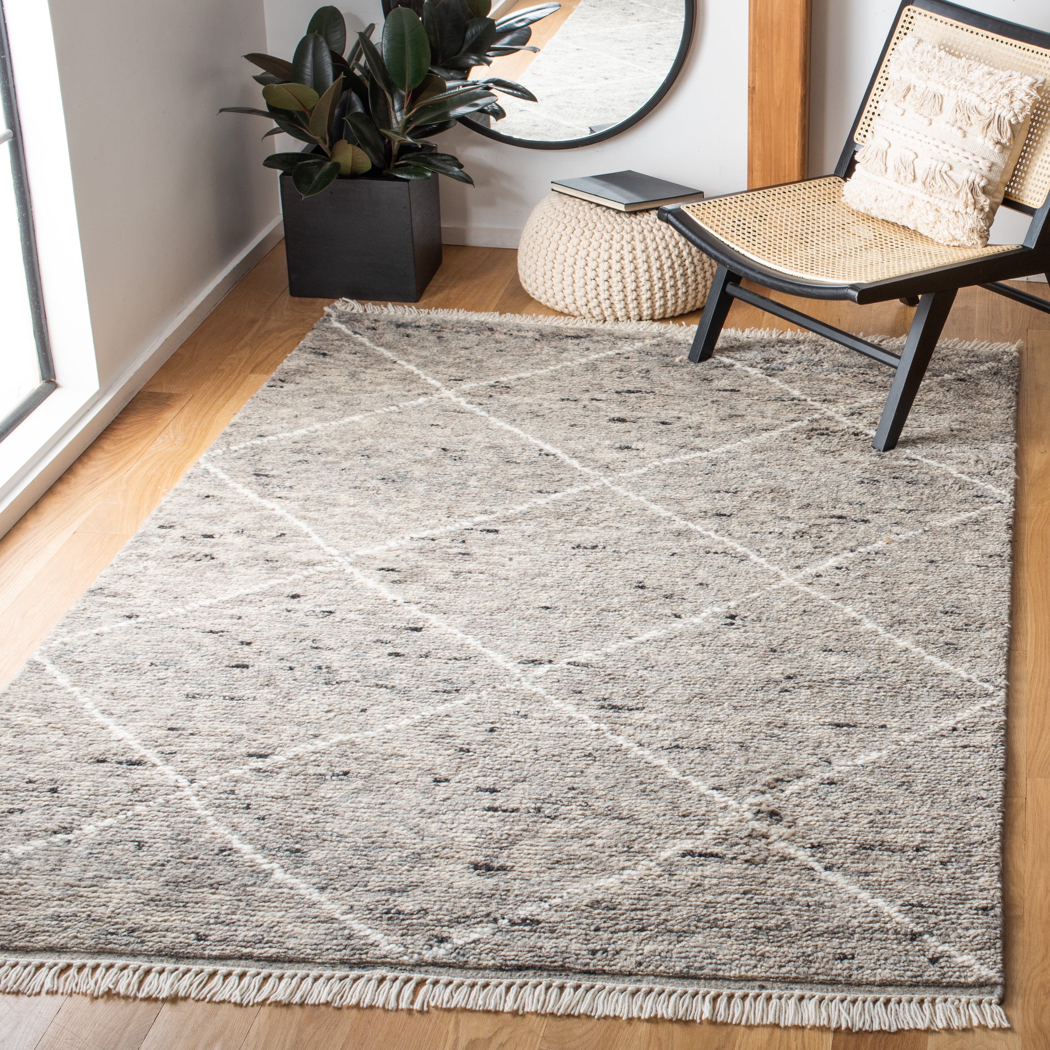 SAFAVIEH Casablanca Astrid Geometric Wool Area Rug, Grey/Ivory, 4' x 6'