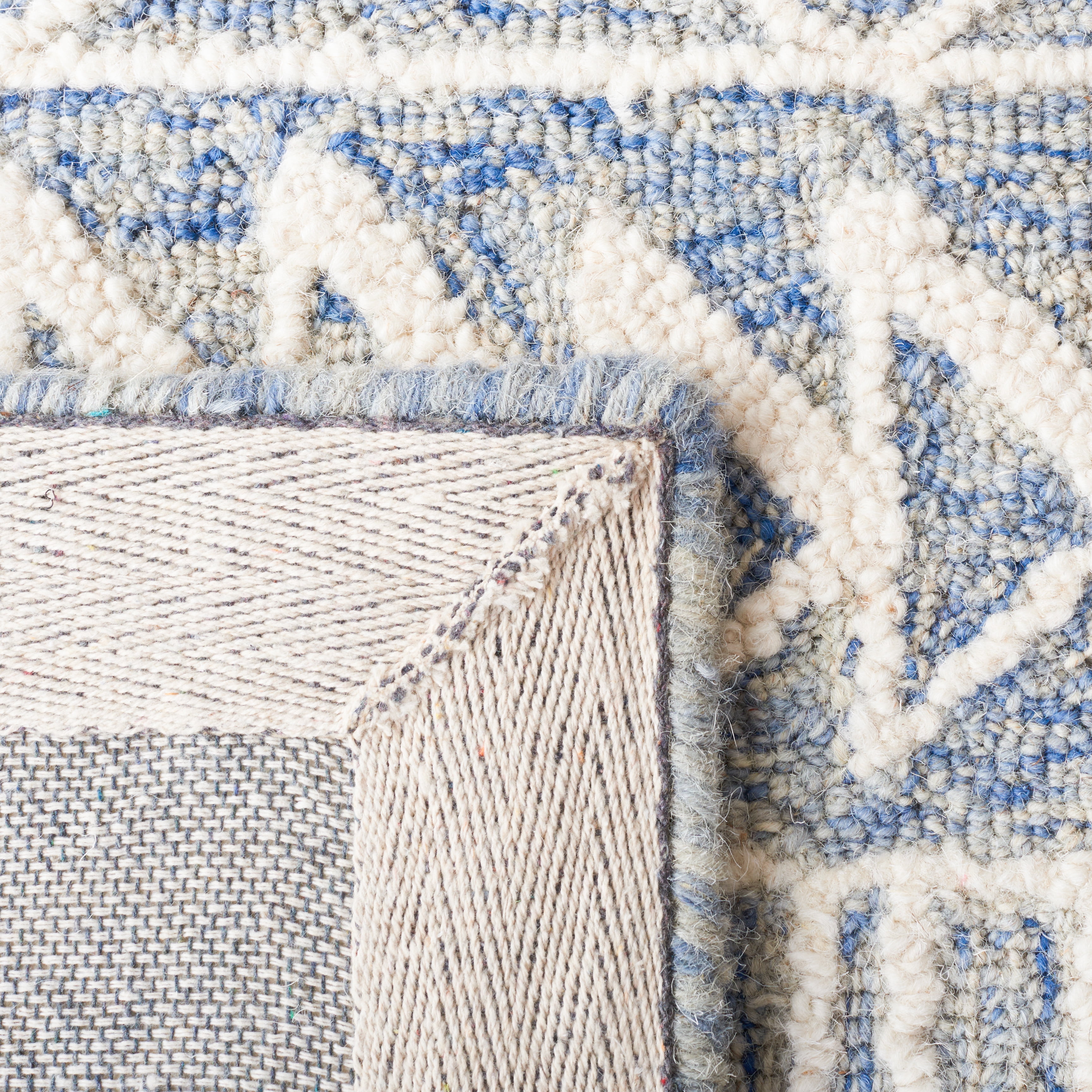 SAFAVIEH Metro Padraic Medallion Area Rug, Blue/Ivory, 6' x 6' Square