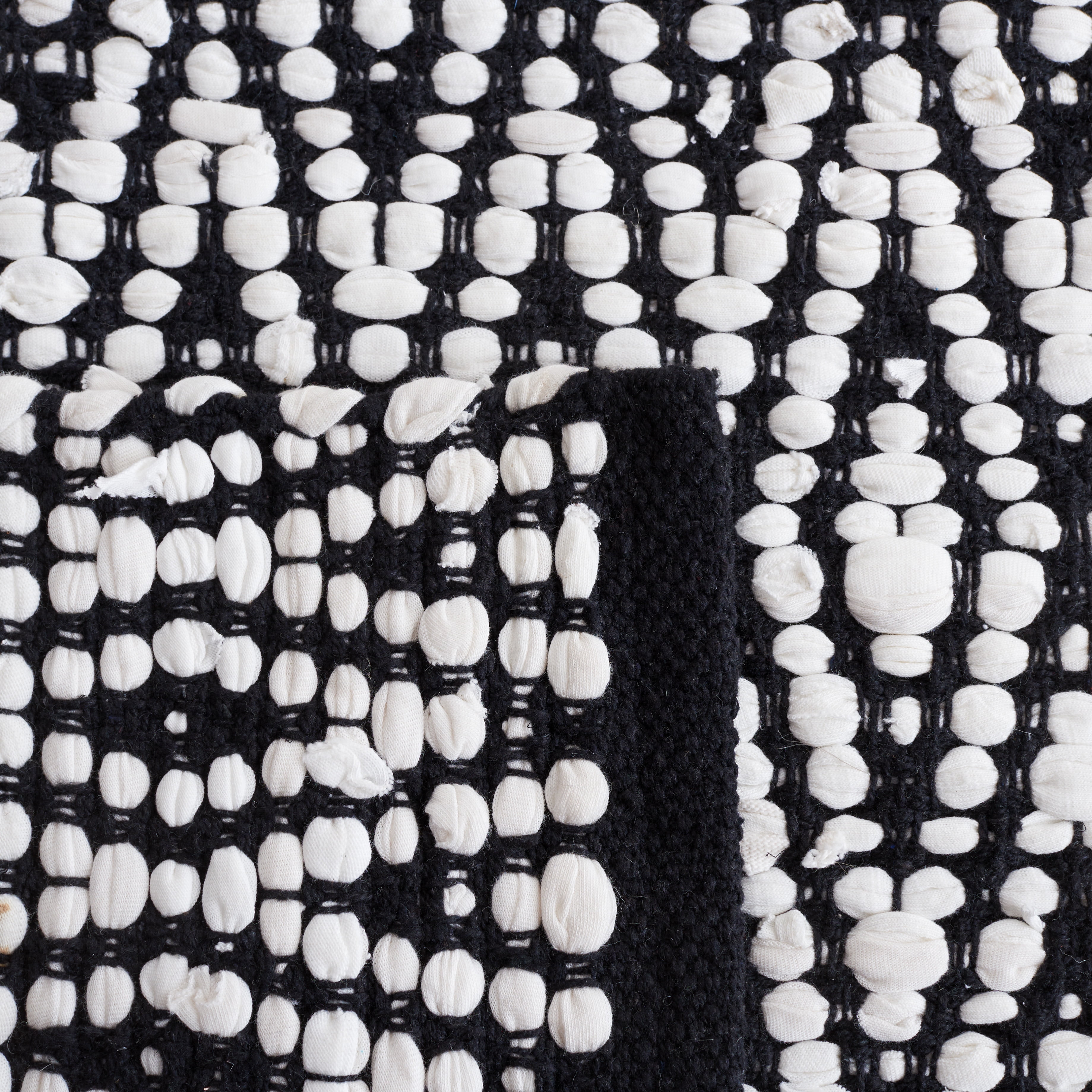 SAFAVIEH Montauk Carina Diamond Area Rug, Ivory/Black, 4' x 6'