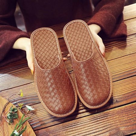 

QWZNDZGR 2022 Spring Braided Leather Slippers Men Indoor Home Shoes Unisex Room Slippers Male Fur Slides New Mules Slipper Big Size 45 46