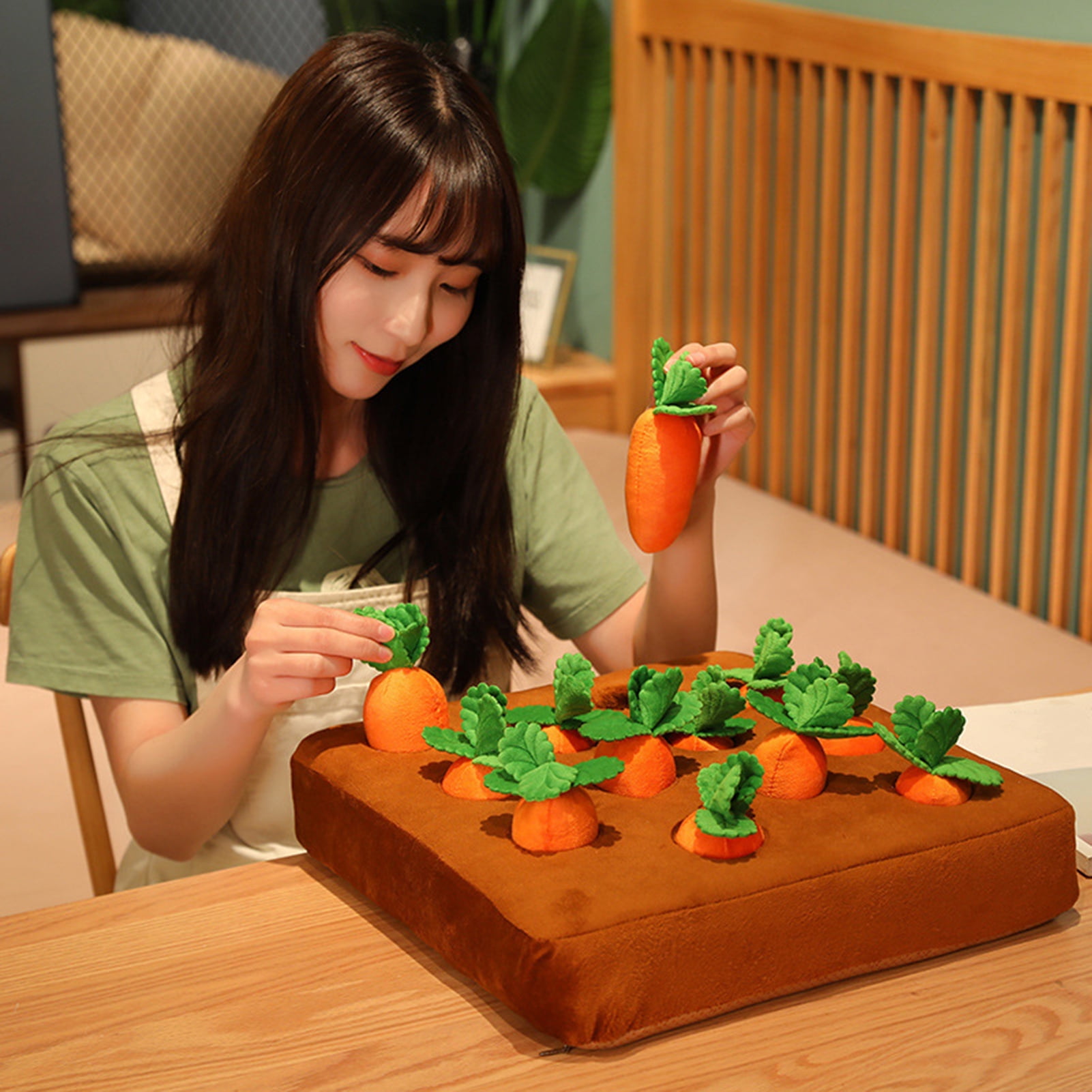 YIFAEUX Carrot Patch Cat Toy Interactive Plush Carrot Patch Toy with 4/12 Squeaky Carrots Pet Puzzle Toy for Indoor Cats