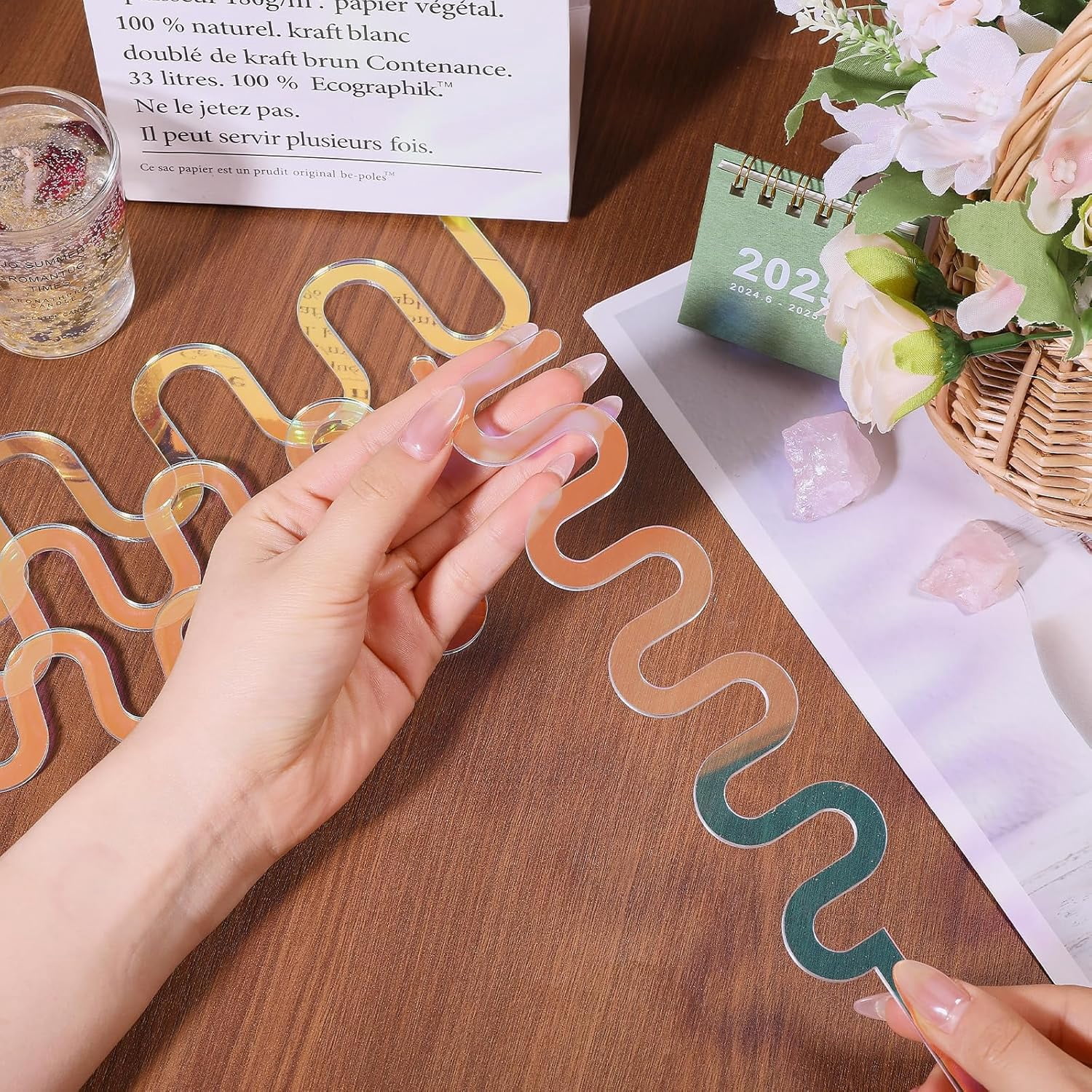 4pcs Colorful Acrylic Wave Trellis Garden Trellis for Decorative Potted Climbing Vines and Flowers for Indoor and Outdoor Use Wave