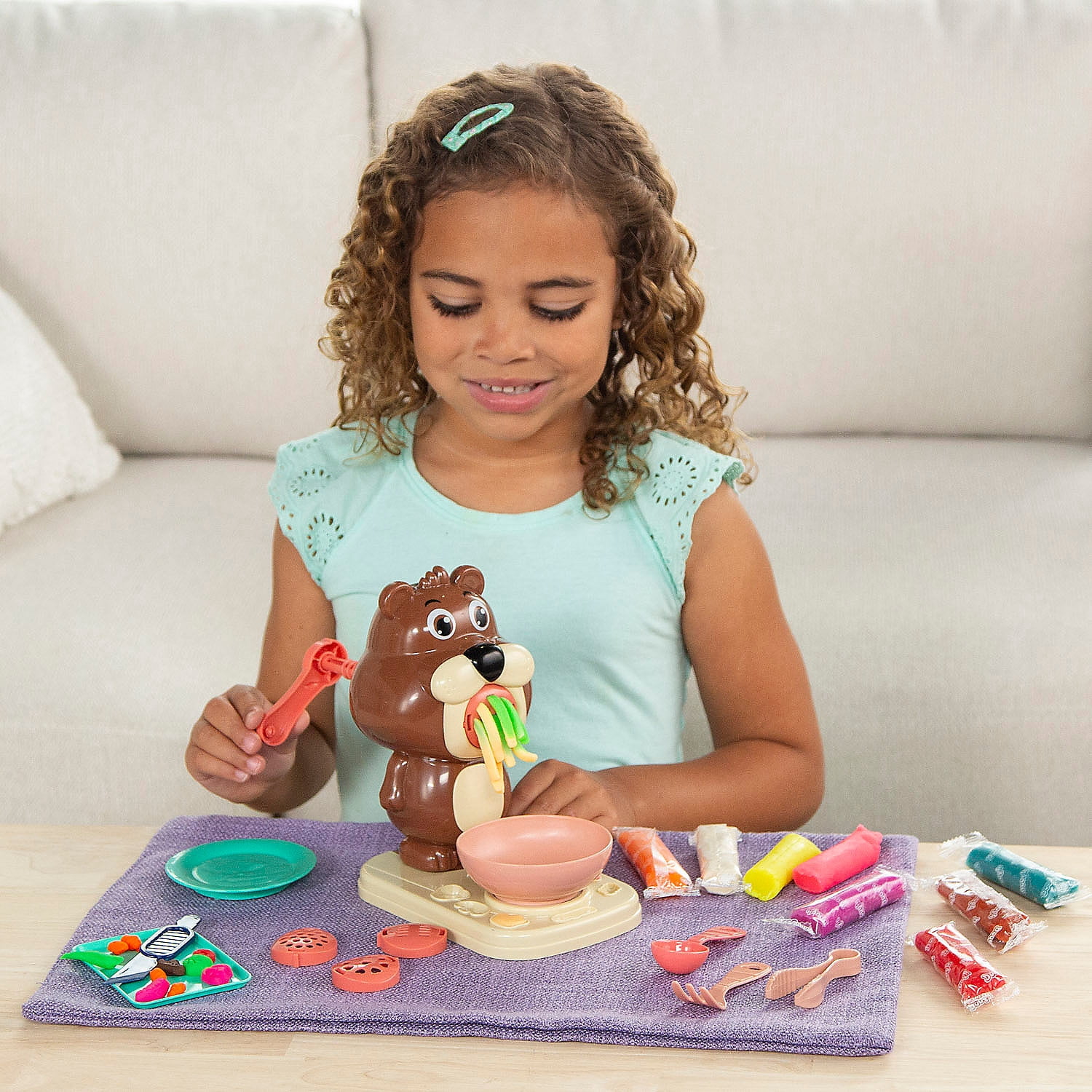 Fun Express 10 1/4" x 13 1/2" Plastic Bear Modeling Clay Dough Kit - 25 Pieces