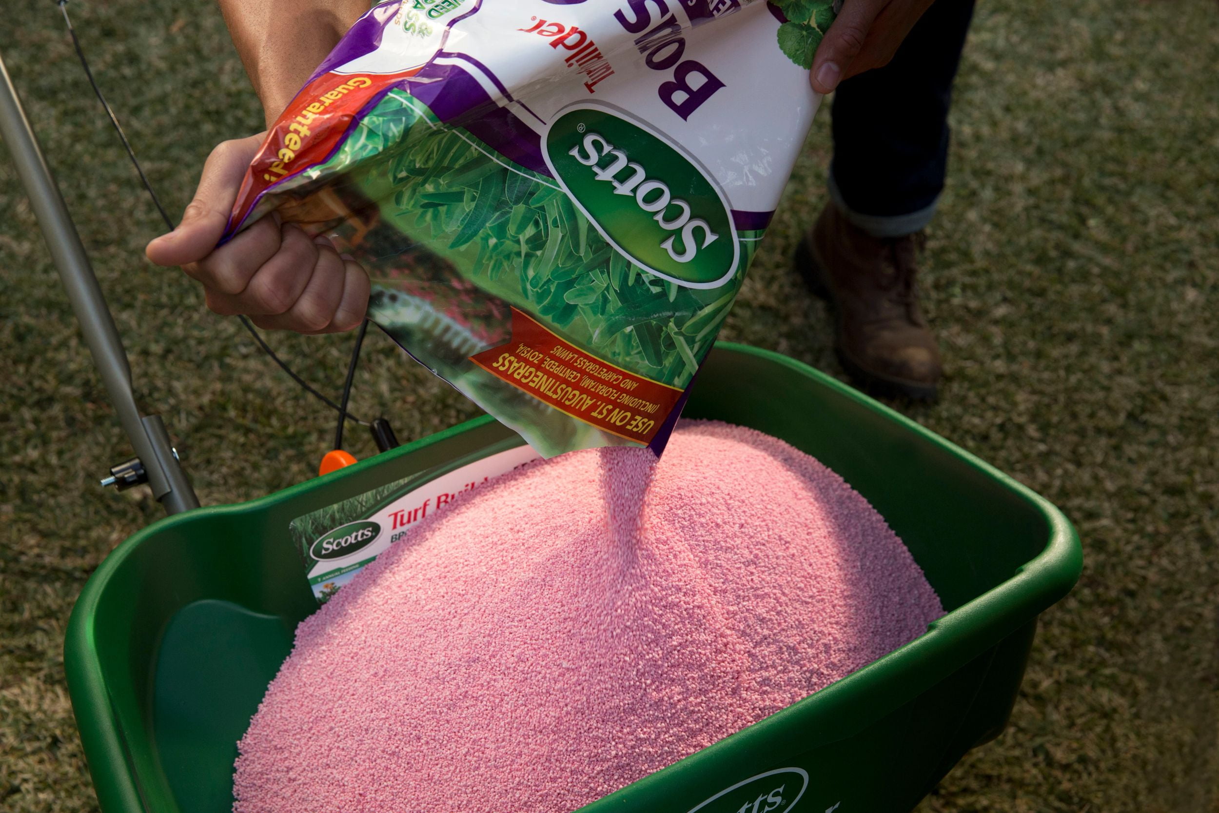 Scotts Turf Builder Bonus S Southern Weed & Feed2, 17.24 lbs. (2-Pack)