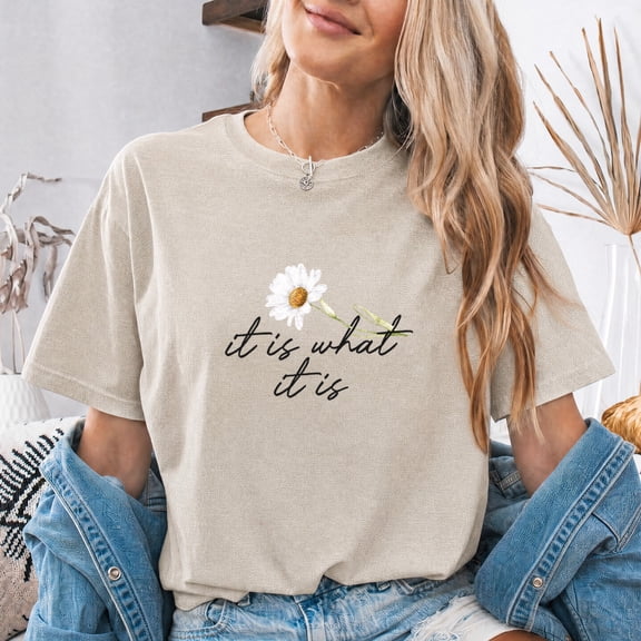 Jollimate It Is What It Is Daisy Shirt, Floral Cursive Script Graphic Tee, Cottagecore Flower T-Shirt, Minimalist Gift