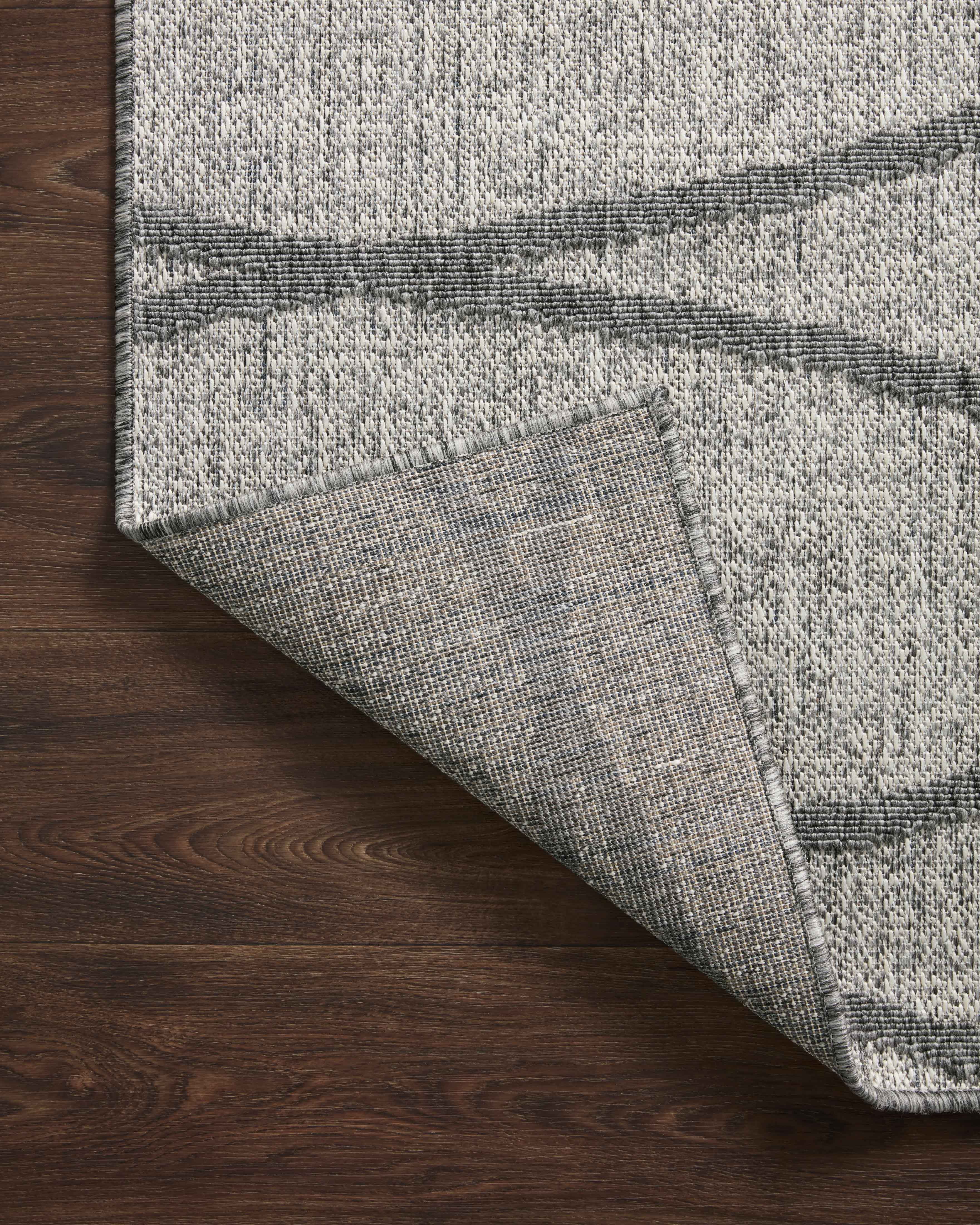 Indoor Outdoor Loloi Rainier Dove / Grey 5'-3" x 7'-7" Area Rug
