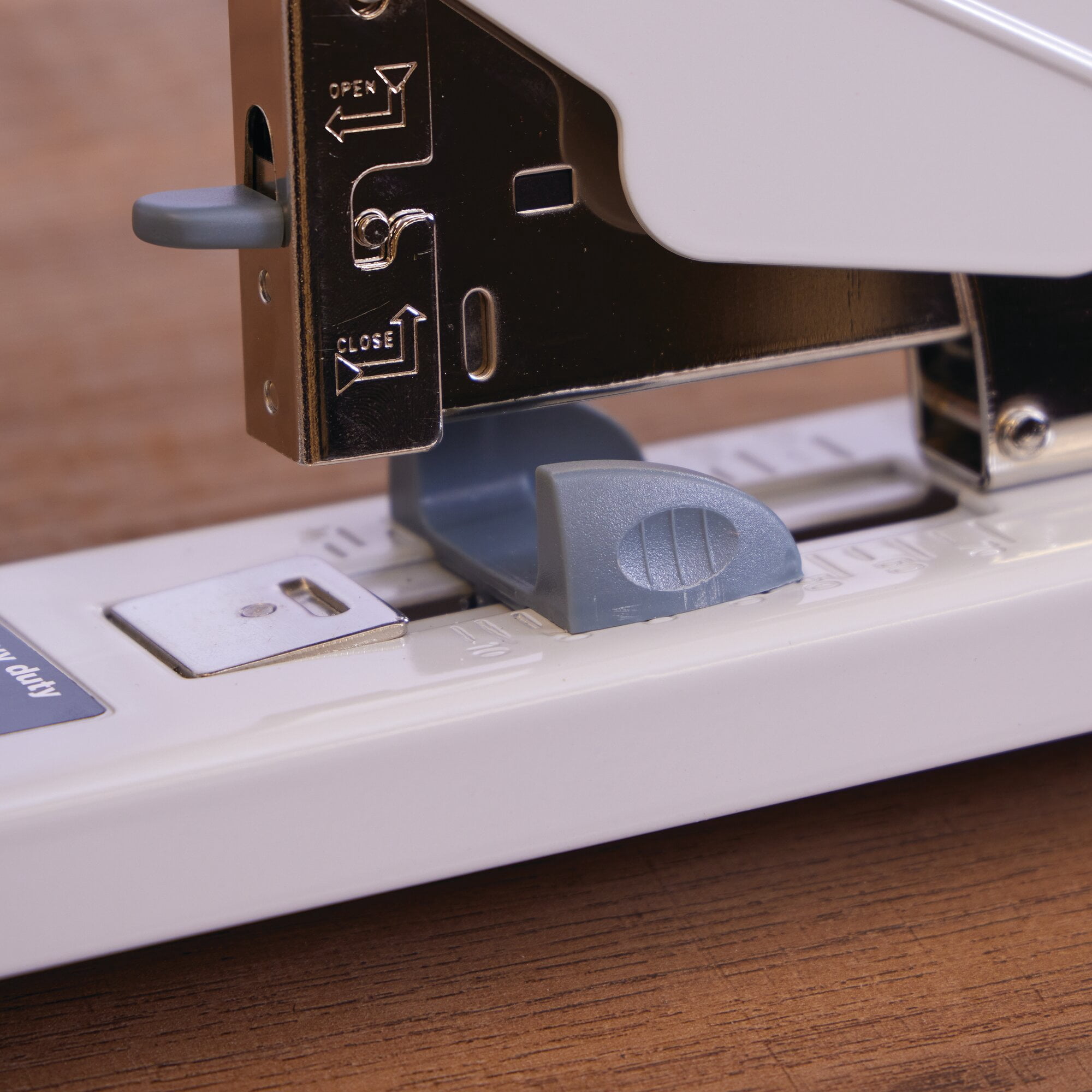 Swingline Heavy Duty Stapler, 160 Sheets, Platinum