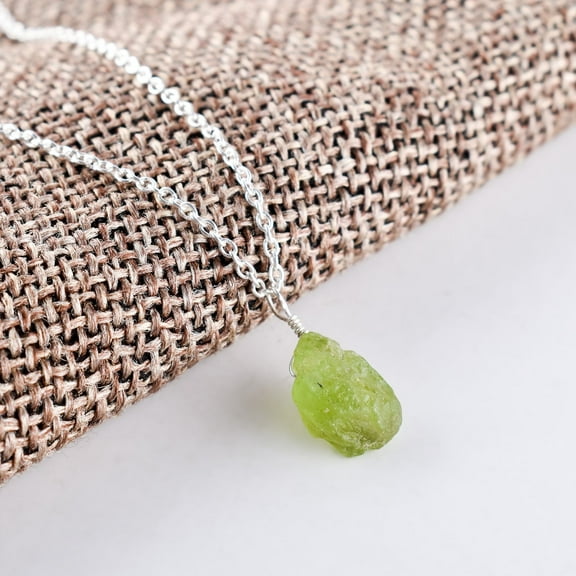 QNAVIC Natural Raw Green Peridot Gemstone Rough Stone Handmade Dainty Pendant Necklace Healing Crystals August Birthstone Gift for Women Silver Plated Chain 18 inch