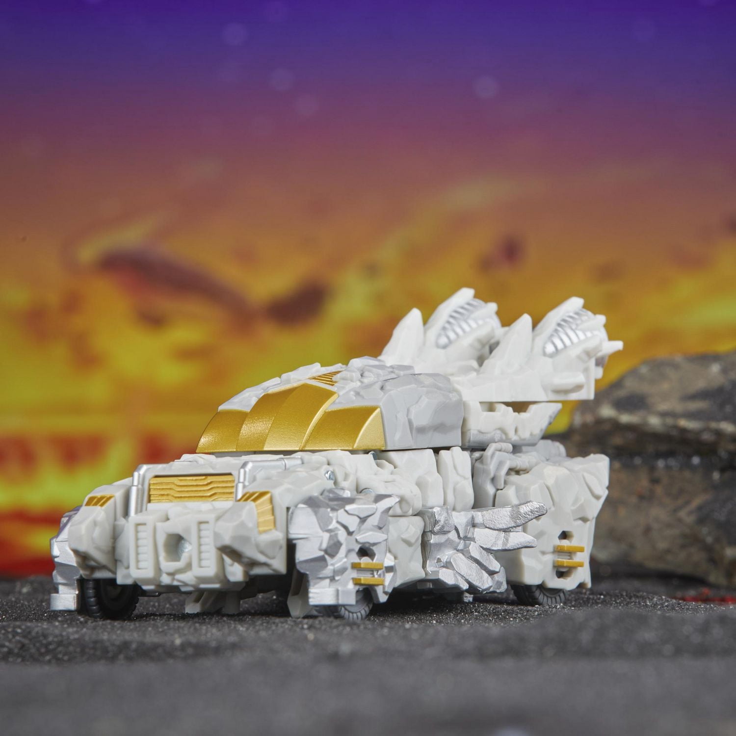 Transformers Generations Legacy United Deluxe Infernac Universe Nucleous
