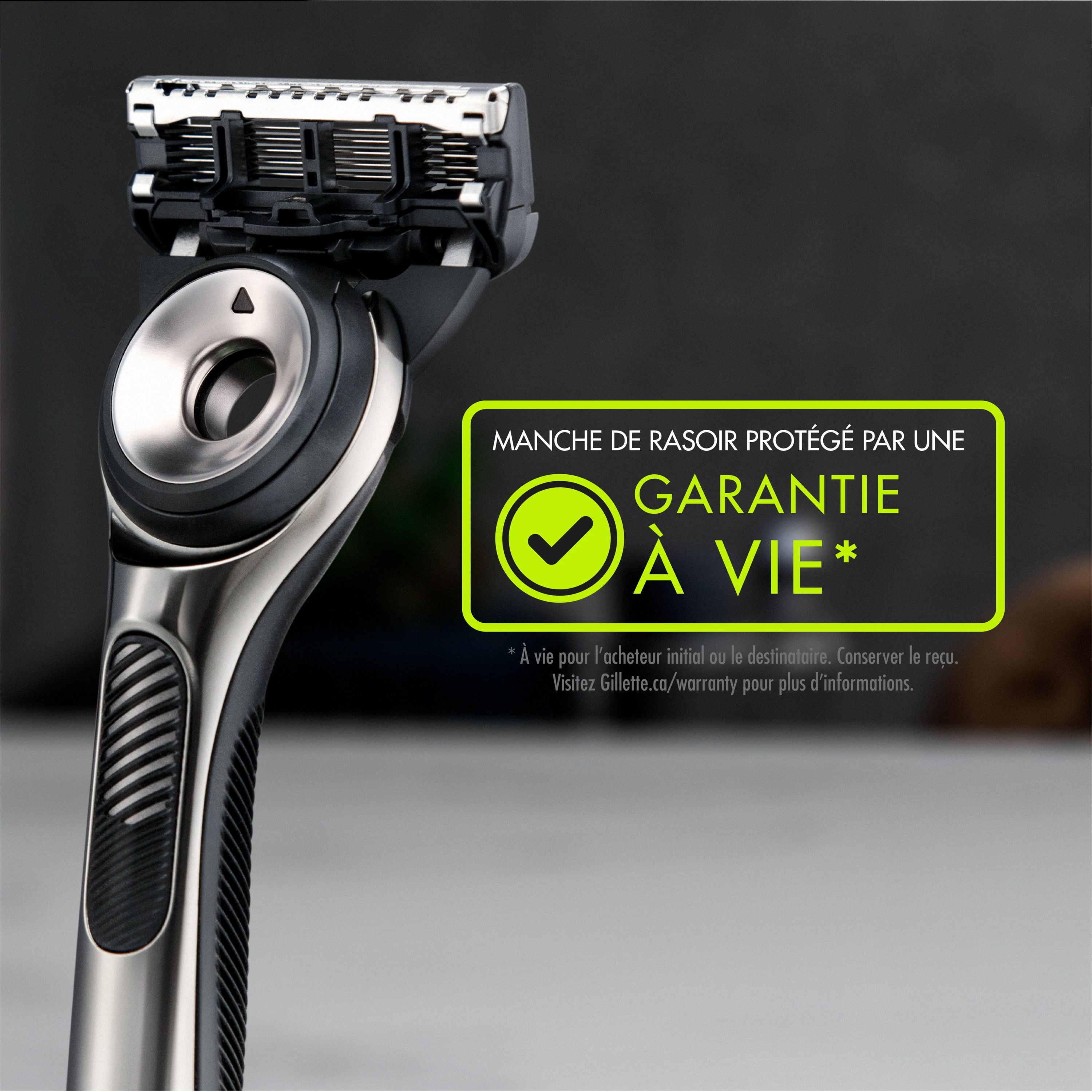 Rasoir GilletteLabs pour hommes avec barre exfoliante par Gillette, 1 manche, 1 cartouche de rechange, comprend un socle magnétique haut de gamme 1CT