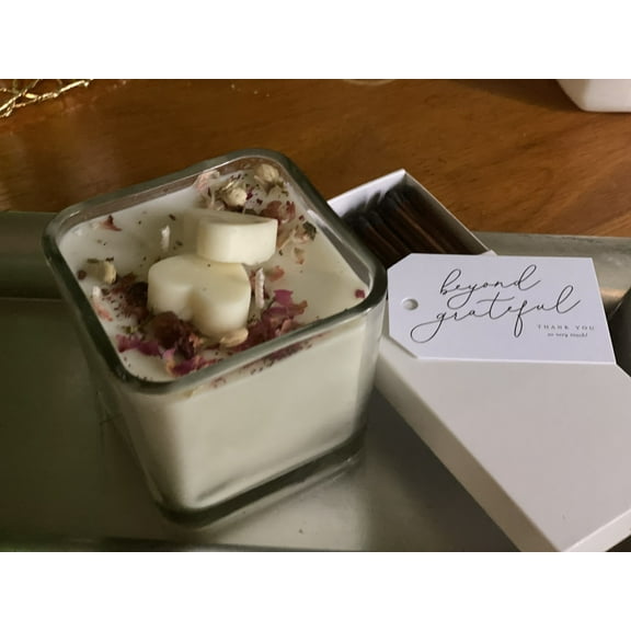 Love Knot Candle Shop Vanilla Scented Candles, Organic Soy Candle for Home Scented, Hand-Poured Sea Salted Vanilla Chai Soy Candle (8 oz) with Organic Red Flowers