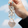 thumbnail image 1 of WEUVEB Llavero En Con Incrustaciones De Rhinestone Para Colgar, 1 of 7
