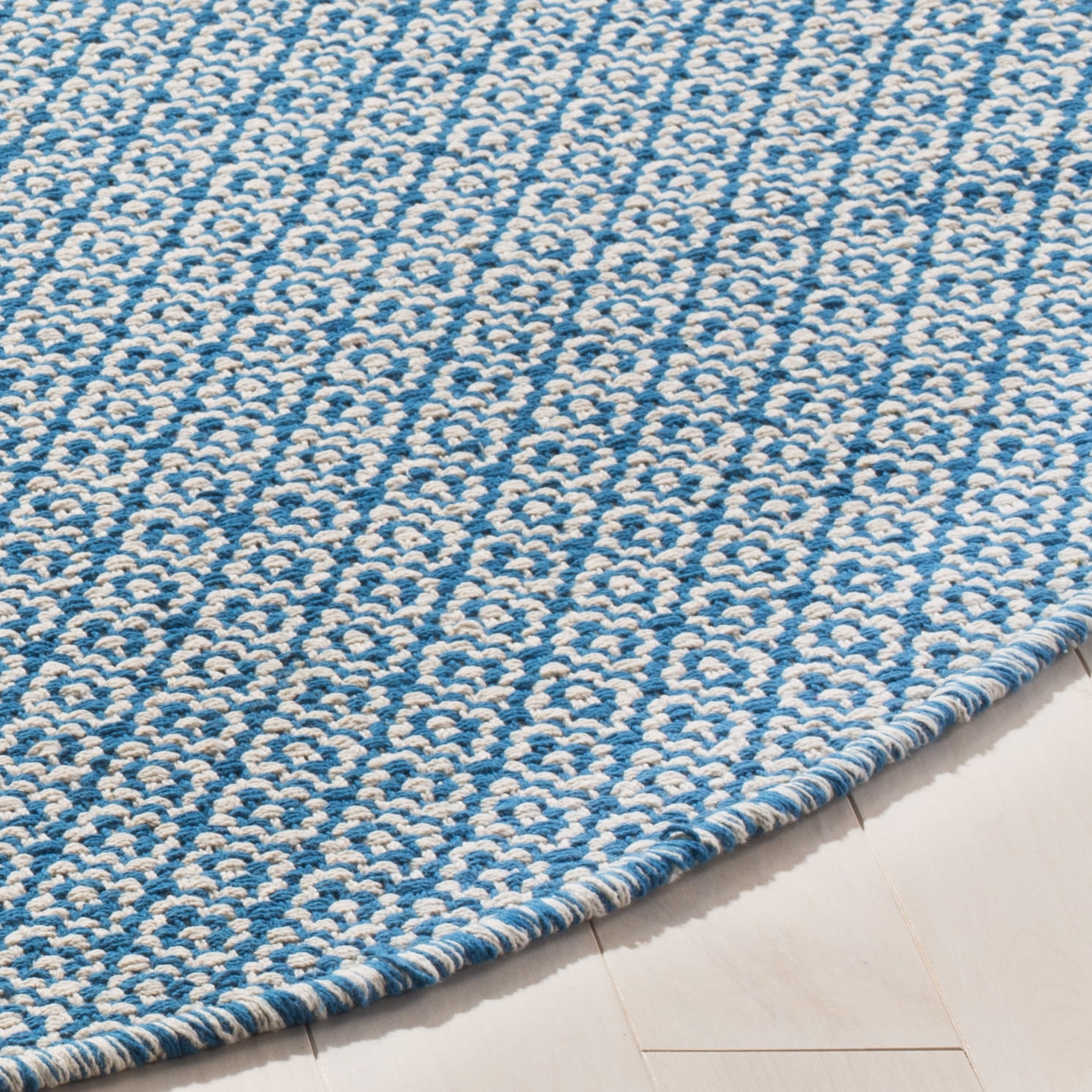SAFAVIEH Montauk Audra Geometric Cotton Area Rug, Ivory/Blue, 6' x 6' Round