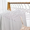 thumbnail image 4 of Perchas de plástico duraderas y antideslizantes para organizar camisas y guardarropas en color morado, 4 of 4