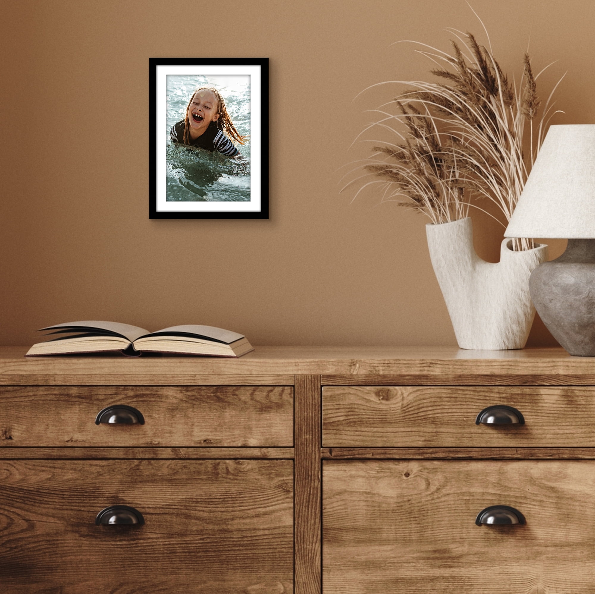Americanflat 5x7 Picture Frame with Shatter-Resistant Glass with 4x6 Mat Display Photo Streamline - Black