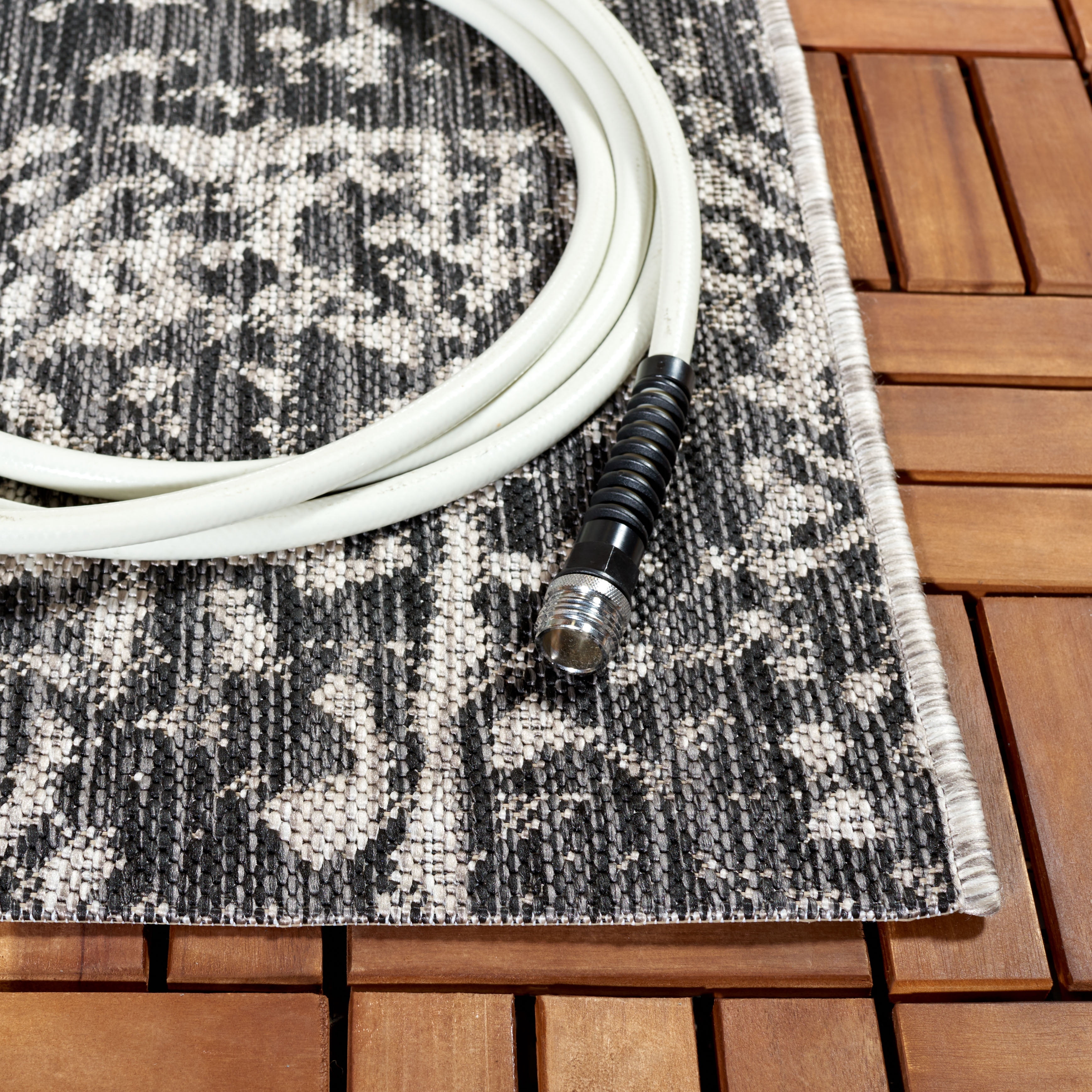 Safavieh Courtyard Taegan Floral Indoor/Outdoor Area Rug, Black/Beige, 6'7" x 9'6"