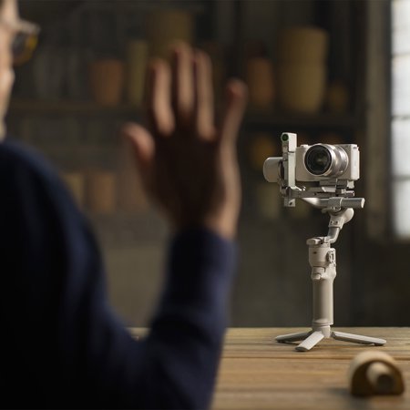 先着CARE1年版付 カメラ用 ジンバル DJI RS 4 Mini コンボ カメラ スタビライザー カメラ用 一眼レフ 大容量バッテリー RS4 RS4MINI