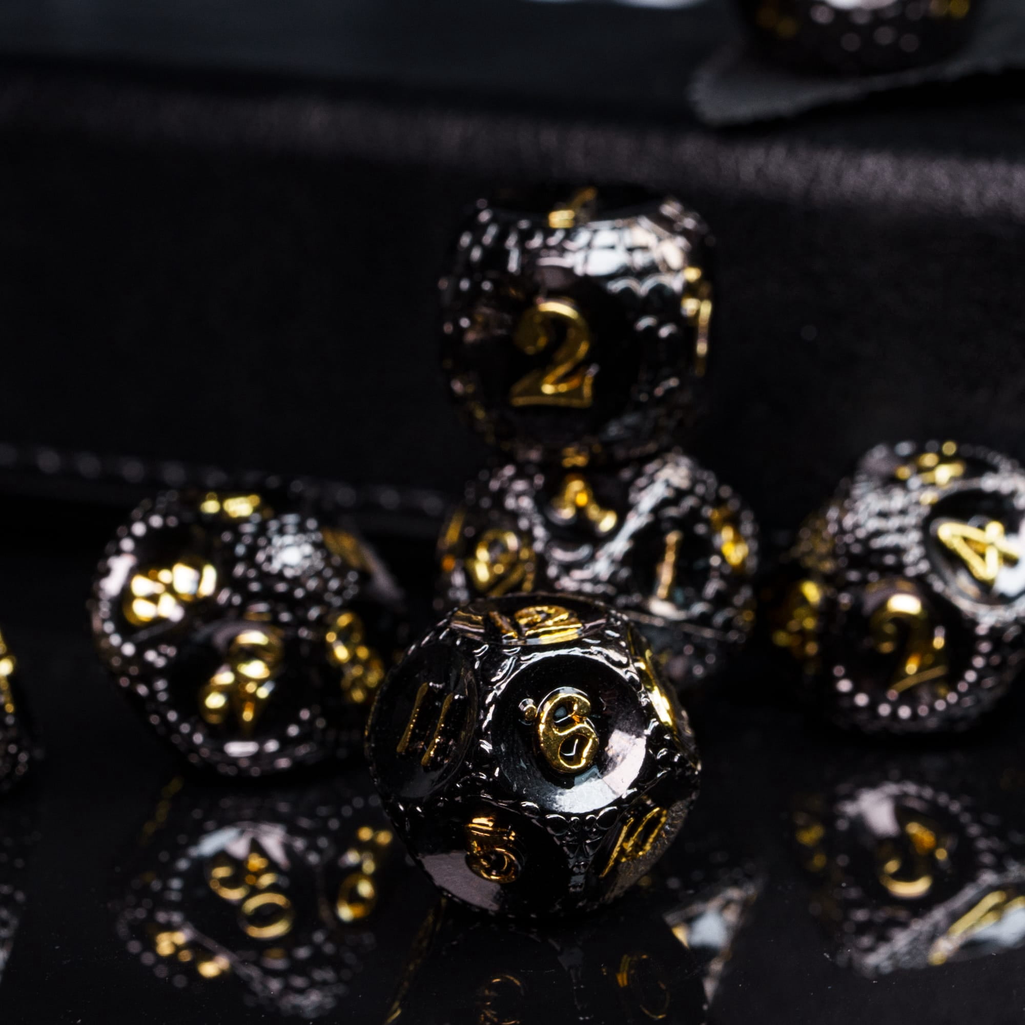 Cusdie 7-Die Metal DND Dice Set, Cobblestone Metal Polyhedral D&D Dice Setfor DND Dungeons and Dragons TTRPG Role Playing Games