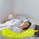 thumbnail image 1 of Almohada de calabaza para niñas, ideal para la cama de la residencia estudiantil. Almohada larga con tiras para las piernas, cojín para el sofá., 1 of 7