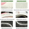 thumbnail image 2 of Bonita alfombrilla de baño para baño, material de microfibra súper suave, diseño curvo, respaldo con agarre antideslizante, bordes festoneados con tacto similar a la cachemira, 42 x 100 cm,, 2 of 5