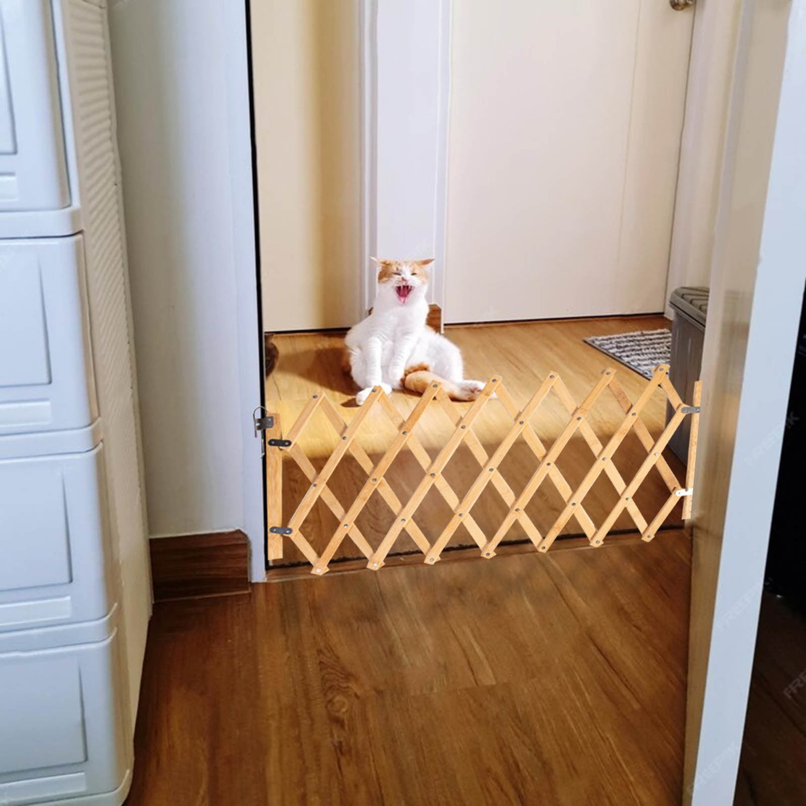 Retractable Dog Gate Expandable Dog Fence Wooden Screen Door Accordion Gates Portable for Doorways Dog Pet Gate Pet Safety Patio Garden Lawn