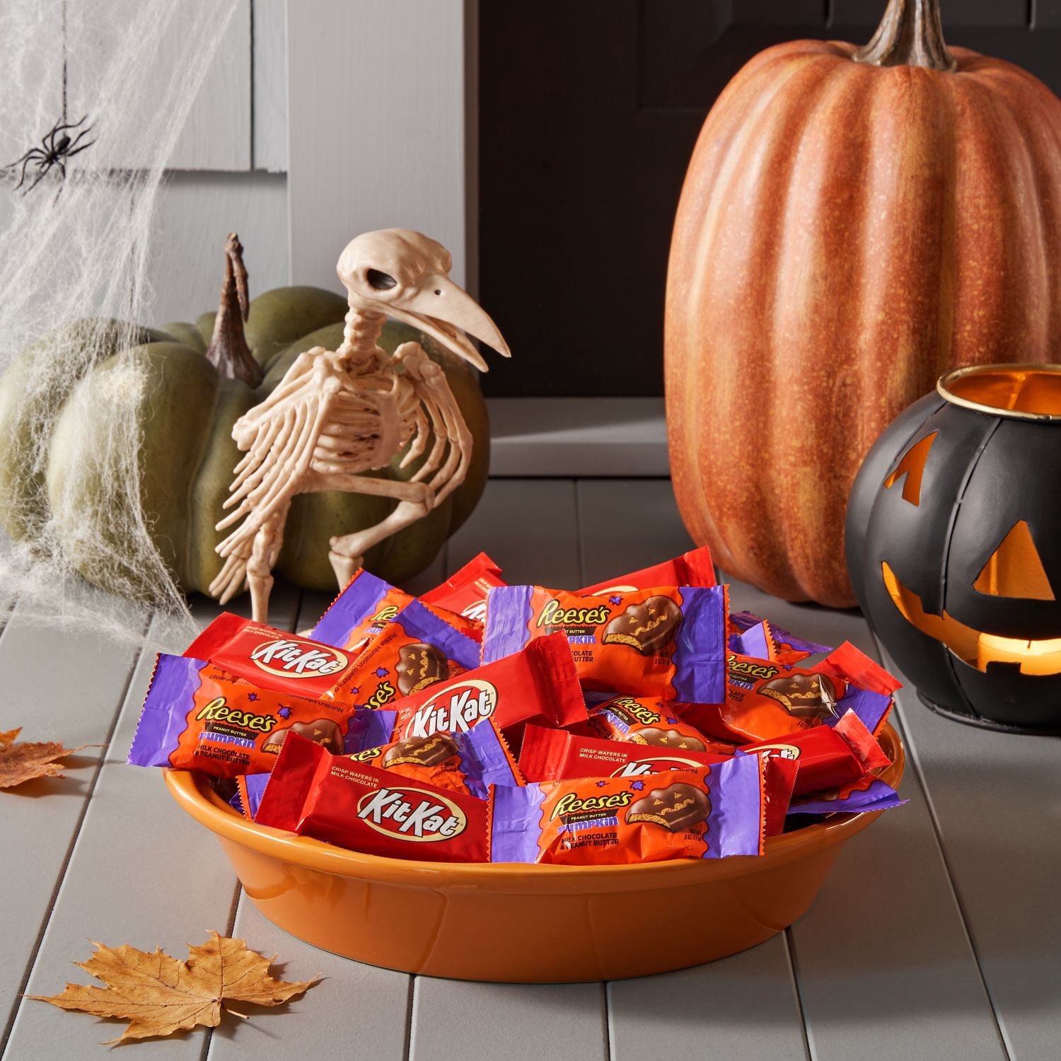 REESE'S and KIT KAT, Milk Chocolate Assortment Snack Size Candy, Halloween, 49 oz, Bulk Bag, 90 Pieces