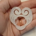 thumbnail image 1 of Clip de Cincha, Agregue Diversión, Ajuste y Estilo A Su Guardarropa, Clip de Camisa para Ropa de Mujer, Clip de Cincha, Clip de Cincha 1 Piezas, 1 of 5