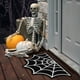 thumbnail image 1 of Xihbxyly Tapete de Halloween con Diseño de Telaraña Espeluznante, Poliéster Antideslizante, Decoración para Entrada Interior y Exterior, Decoración para Fiesta de Halloween, Complemento para Baño y S, 1 of 7