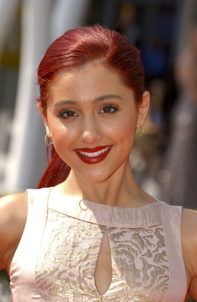 Ariana Grande At Arrivals For Primetime Creative Arts Emmy Awards Nokia