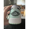 thumbnail image 5 of Taille 12.5 - Jordan 1 Low SE Teinture sur Nœuds, 5 of 5