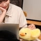 thumbnail image 5 of Muñeco de peluche con lindos patitos blancos y amarillos, ideal para dormir. Muñeco de peluche con grandes gansos. Almohada de peluche para regalo., 5 of 6