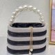 thumbnail image 3 of Bolso de mujer de lujo y brillante con diseño de arcoíris, tipo cesta, con perlas, de satén de seda y metal, tipo cubo, tipo bandolera, 3 of 5