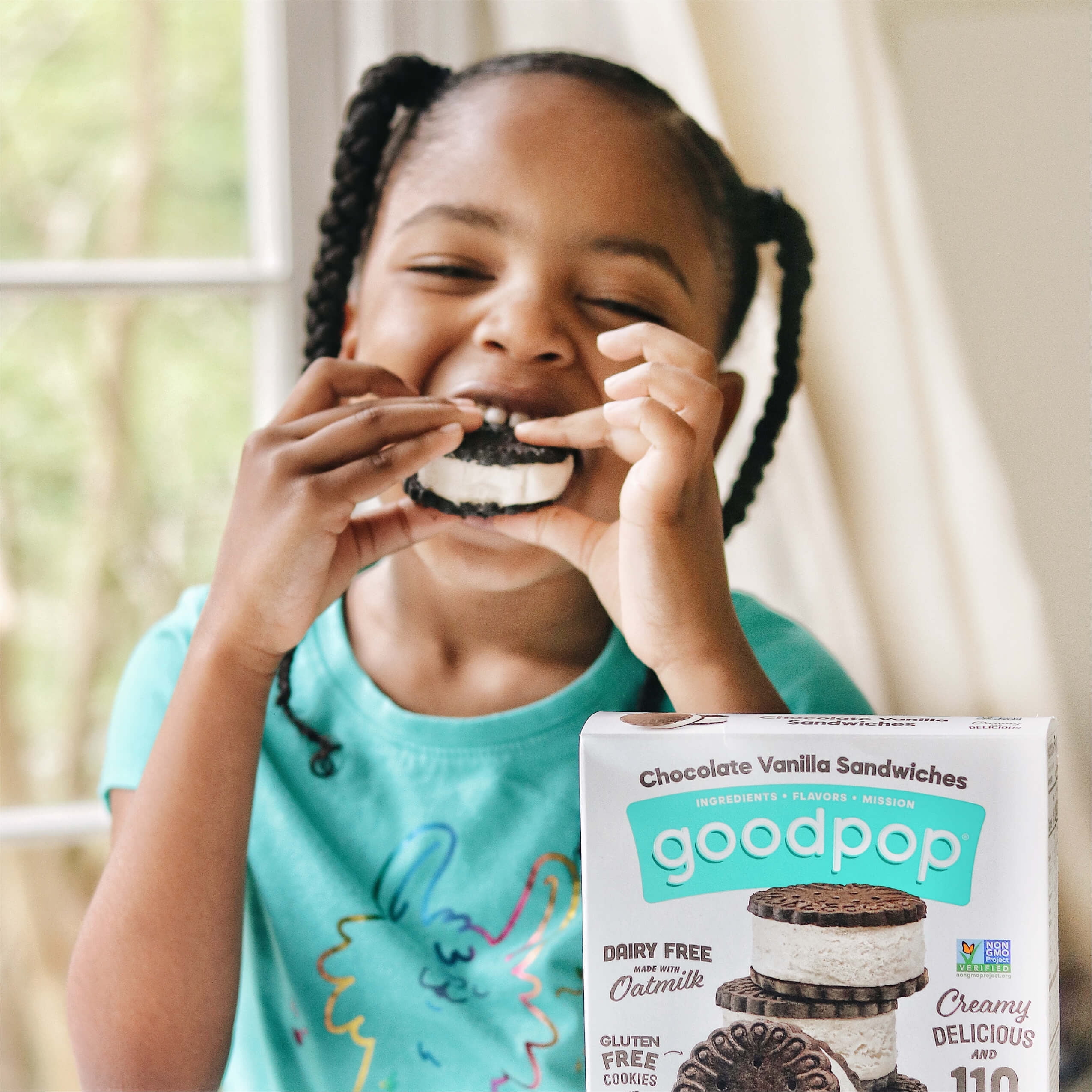 GoodPop Chocolate Vanilla Sandwiches Dairy-Free Oat Milk Frozen Dessert, 4 CT