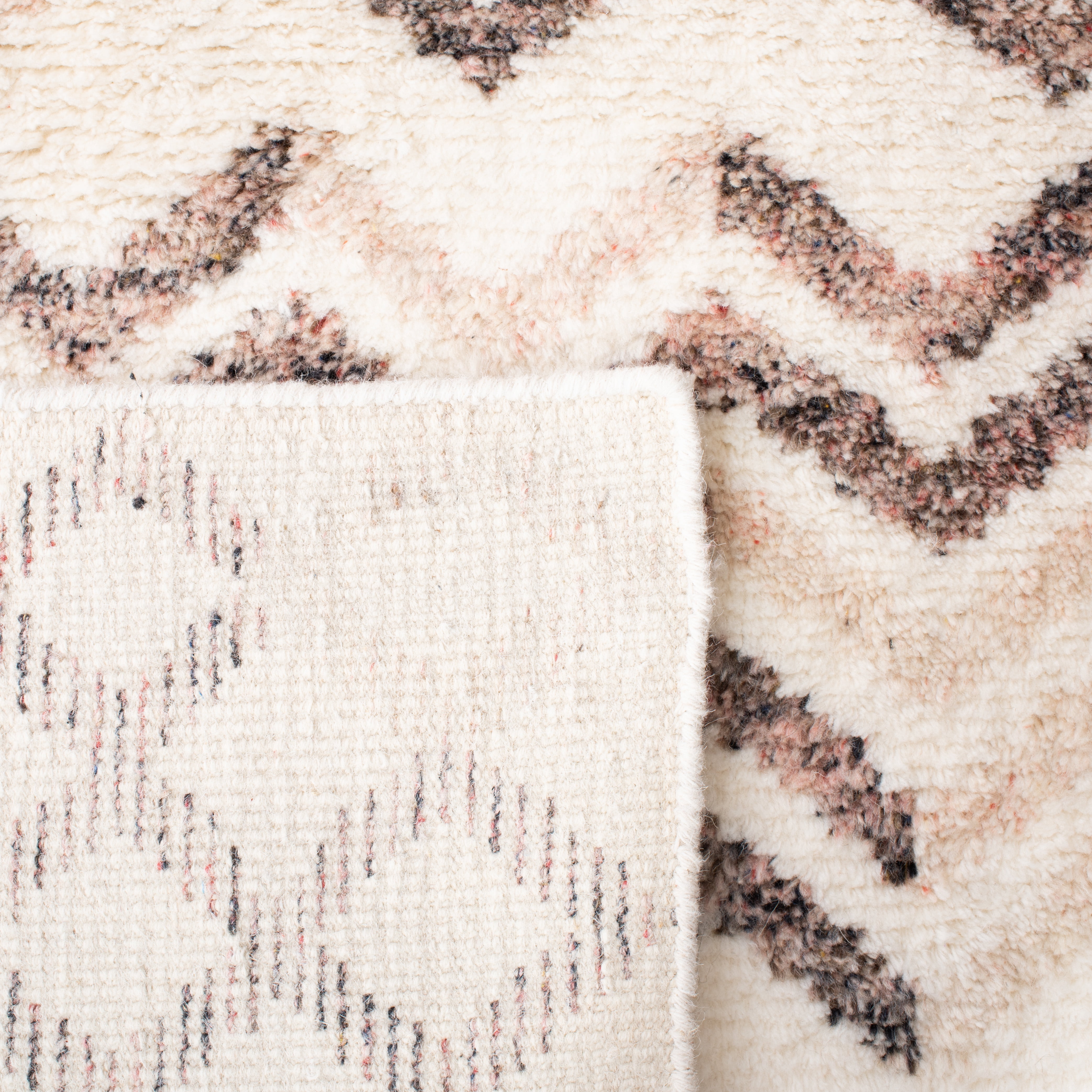 SAFAVIEH Casablanca Lyall Geometric Area Rug, Ivory/Pink, 8' x 10'