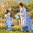 thumbnail image 4 of Fotografía pastoral de niña de granja con cuadros azules, traje para padres e hijos, 4 of 6
