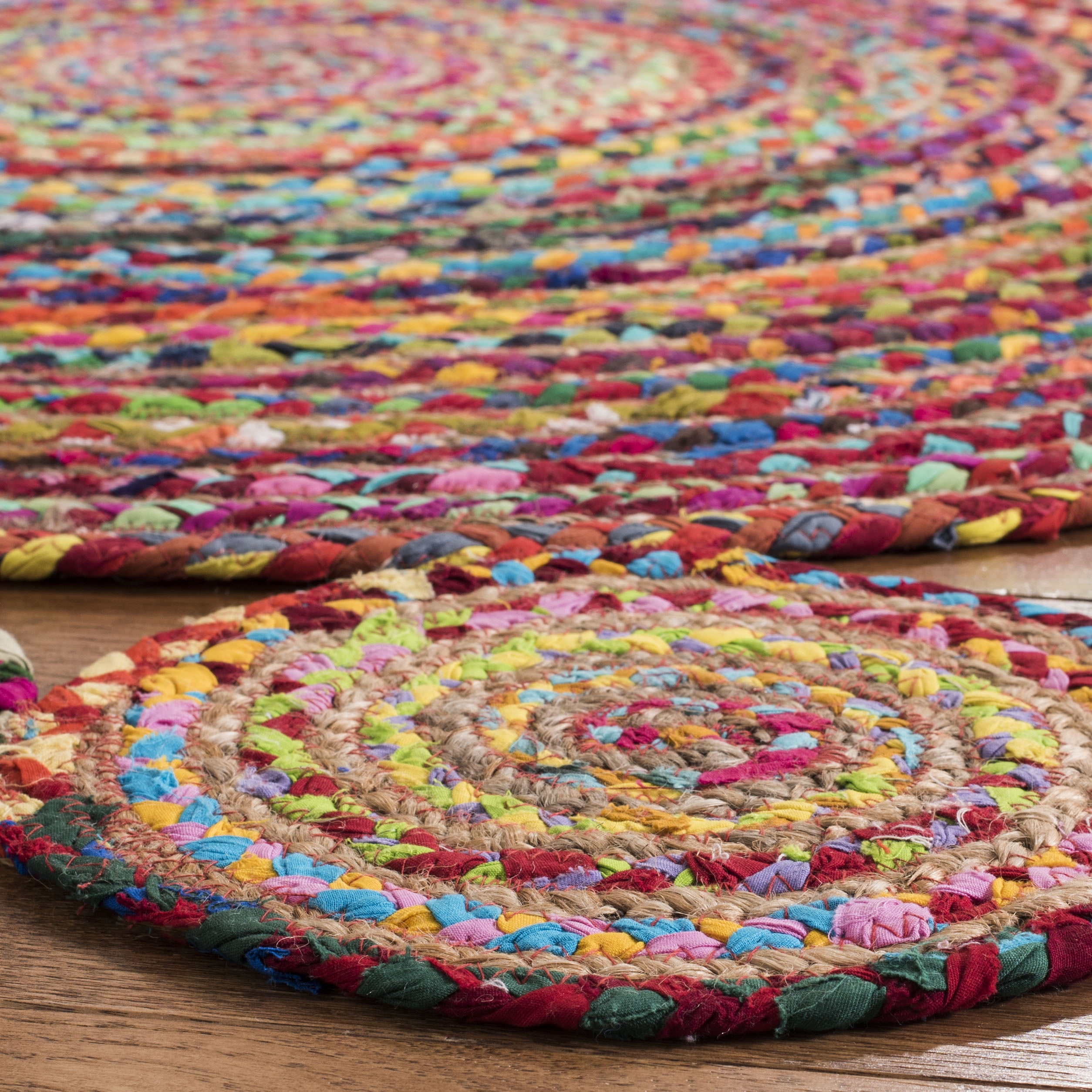 SAFAVIEH Cape Cod Hamilton Braided Circles Area Rug, 5' x 5' Round, Red/Multi