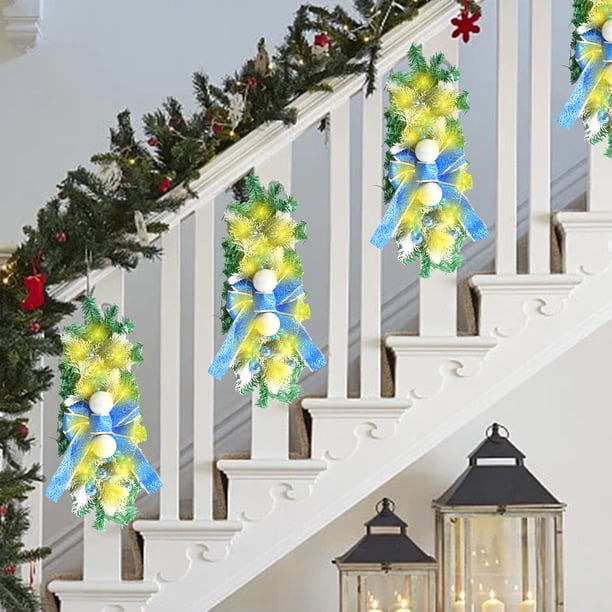 Decoración de la escalera de Navidad Corona de lágrimas | Decoración de puertas colgantes con luces LED | Pino artificial, ornamentos rojos y dorados, lazo | 17,7"x7,87" | Realzador de barandillas