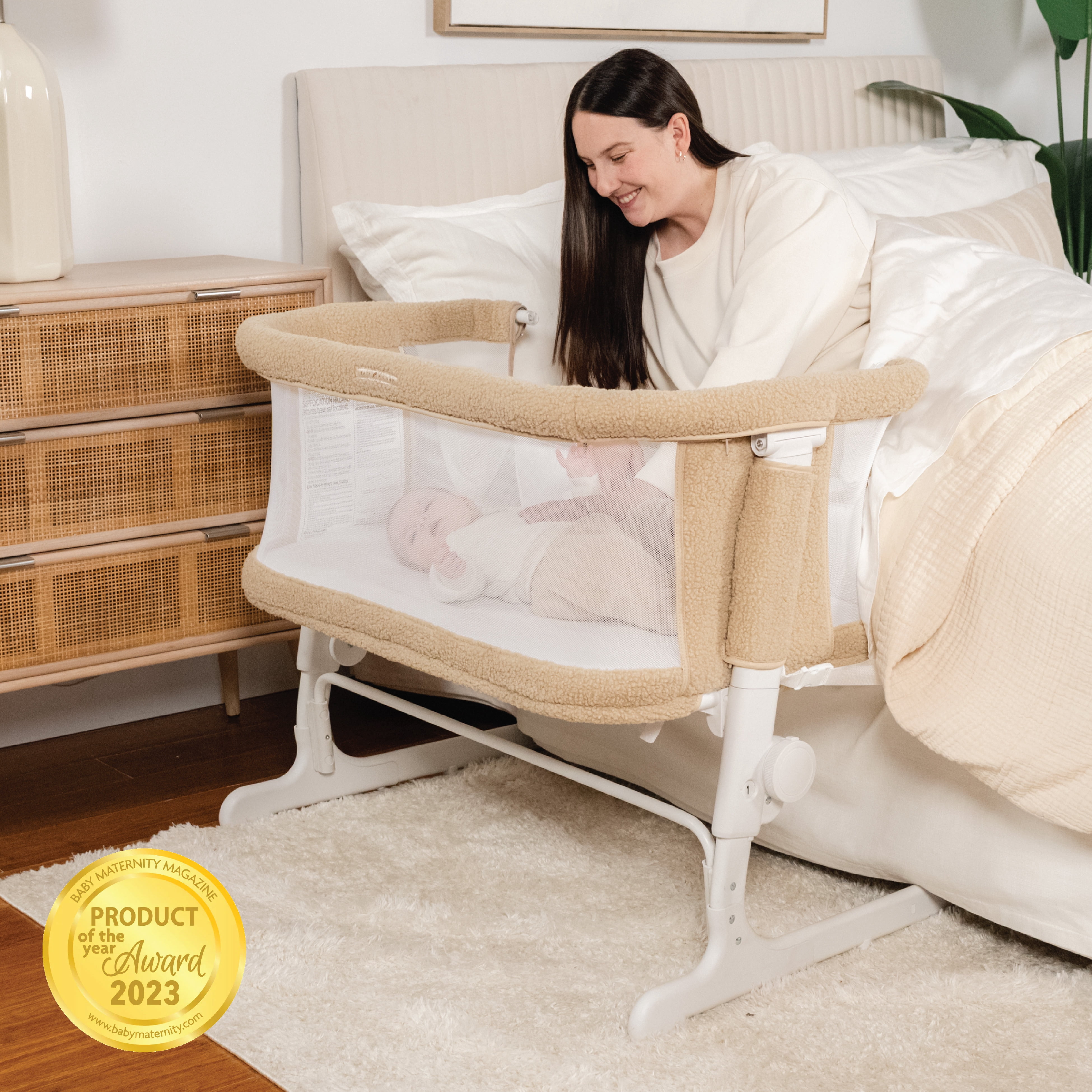 Beside Me Dreamer Bassinet & Bedside Sleeper, Adjustable, Breathable & Portable, Tan Sherpa
