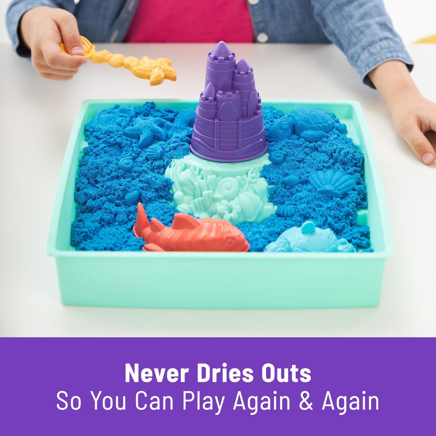 Kinetic Sand Sandbox Set, 1lb Blue Play Sand, Sandbox Storage, 4 Molds and Tools, Sensory Toys for Kids Ages 3+
