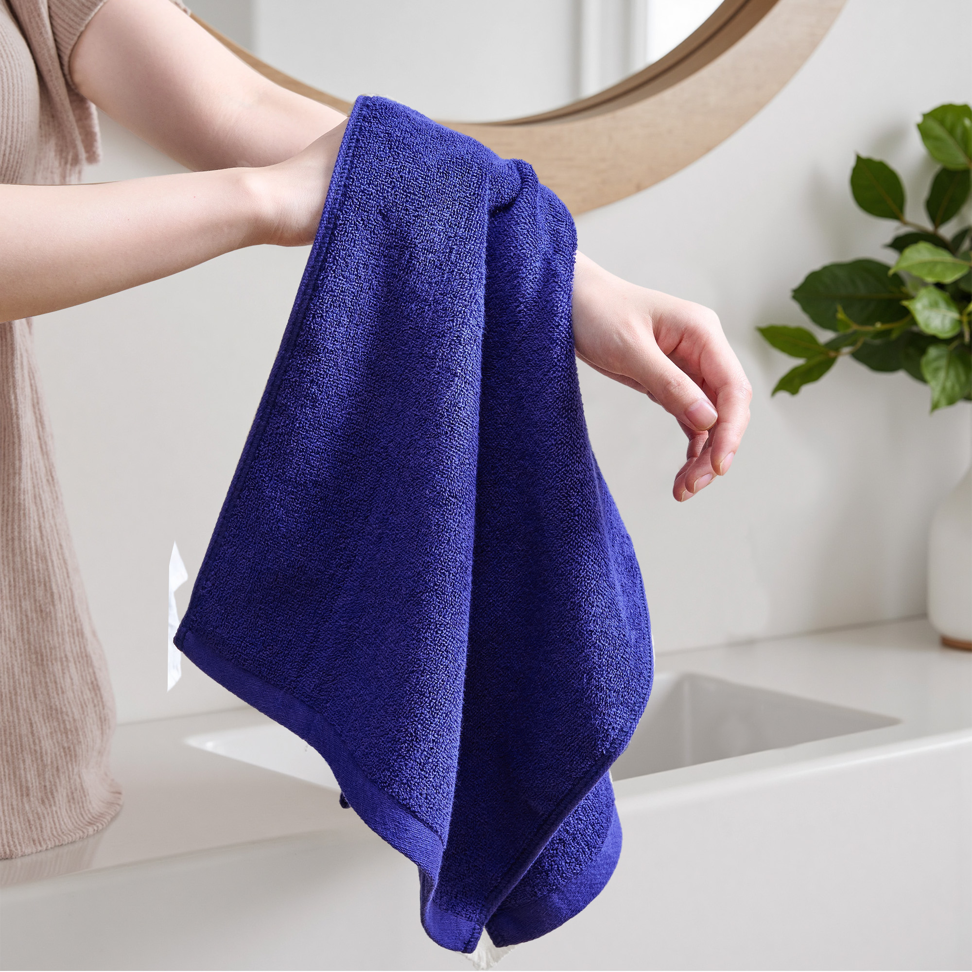 8 Piece Cotton Bath Towel Set, 2 Oversized Bath Towel, 2 Hand Towels & 4 Wash cloths Ideal for Spa, Hotel & Family Bathrooms, Navy Blue