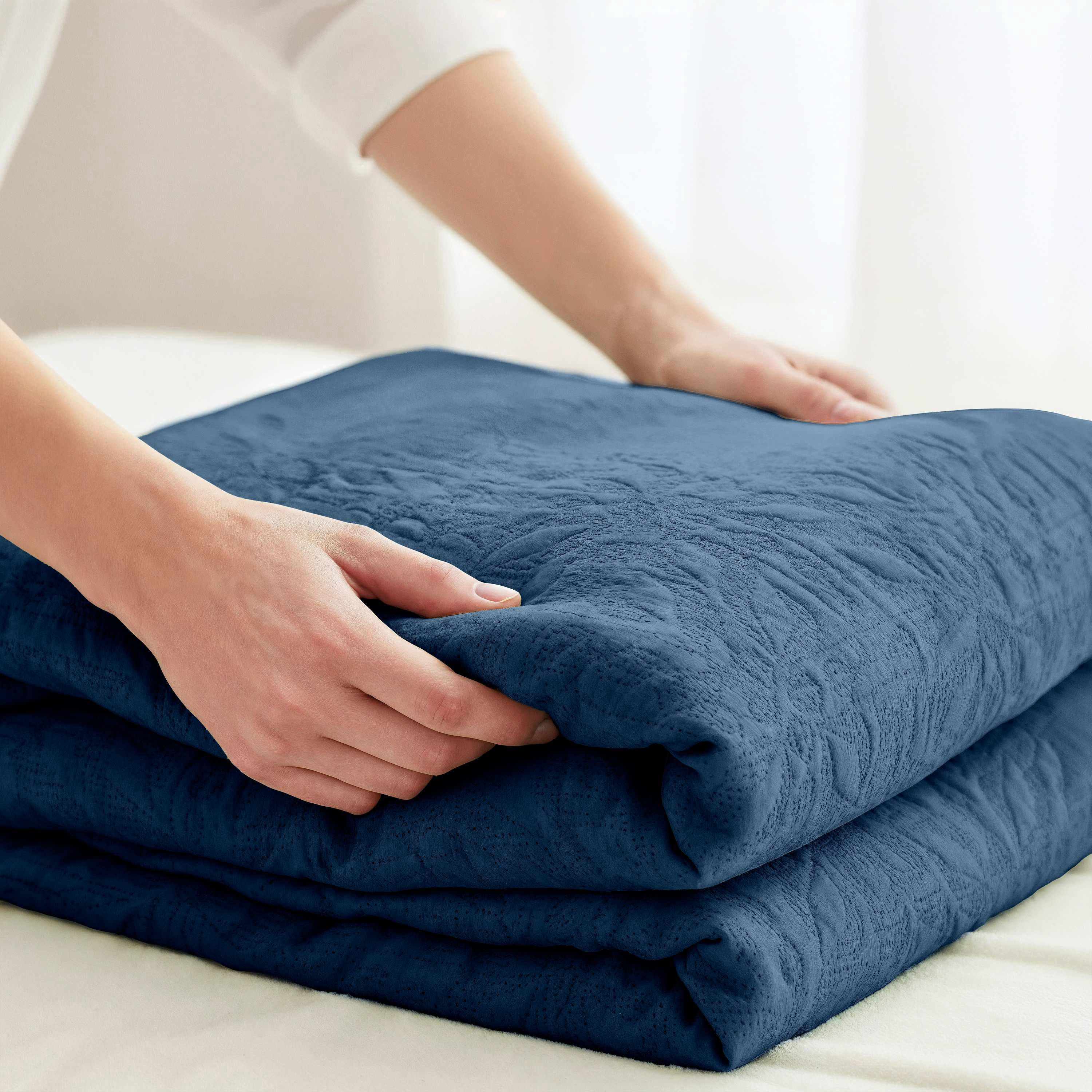 Clara Clark Quilt Sets, 4 Piece Lightweight Reversible Quilt Bedspread, Grid Weave Coverlet Bedding Set, Twin Navy
