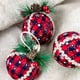 thumbnail image 3 of 6 uds adornos de bolas a cuadros navideños-adornos de bolas de tela a cuadros de búfalo negro y rojo de 3 pulgadas con conos de pino y vegetación Zhivalor WRJM-387-1, 3 of 6